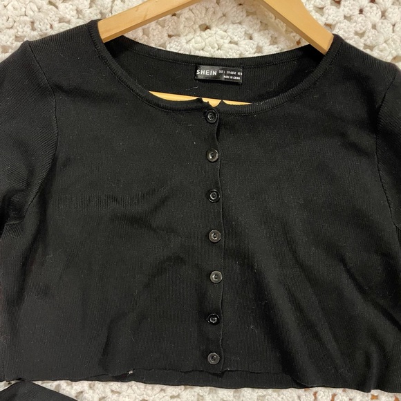 ⚡️SHEIN⚡️ cropped form fitting sweater. Size L - Picture 2 of 3